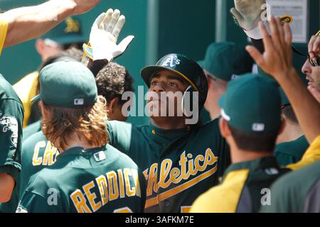 Juni 2012: Yoenis Cespedes #52 der Oakland Athletics in Aktion während des MLB-Spiels zwischen den Oakland Athletics und den Kansas City Royals im Kauffman Stadium in Kansas City (MO) (Credit Image: © Kyle Rivas/Cal Sport Media/ZUMAPRESS.com) Stockfoto