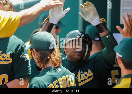Juni 2012: Yoenis Cespedes #52 der Oakland Athletics in Aktion während des MLB-Spiels zwischen den Oakland Athletics und den Kansas City Royals im Kauffman Stadium in Kansas City (MO) (Credit Image: © Kyle Rivas/Cal Sport Media/ZUMAPRESS.com) Stockfoto