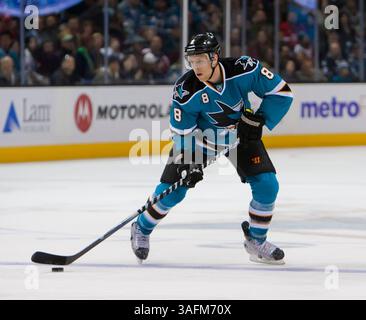 17. März 2012: Joe Pavelski arbeitet im HL-Hockeyspiel zwischen den Detroit Red Wings und den San Jose Sharks im HP Pavilion in San Jose, CA. Die Sharks besiegten die Redwings 3-2 in Überstunden. â© Damon Tarver/Cal Sport Media(Kreditbild: © Damon Tarver/Cal Sport Media/ZUMAPRESS.com) Stockfoto