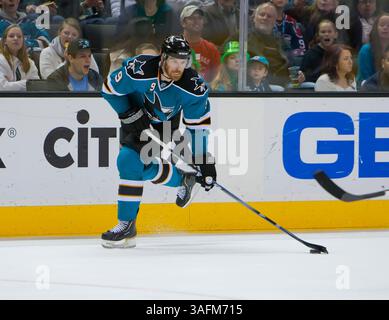 17. März 2012: Martin Havlat schiebt den Puck während des NHL-Hockeyspiels zwischen den Detroit Red Wings und den San Jose Sharks im HP Pavilion in San Jose, CA. Die Sharks besiegten die Redwings 3-2 in Überstunden. â© Damon Tarver/Cal Sport Media(Kreditbild: © Damon Tarver/Cal Sport Media/ZUMAPRESS.com) Stockfoto