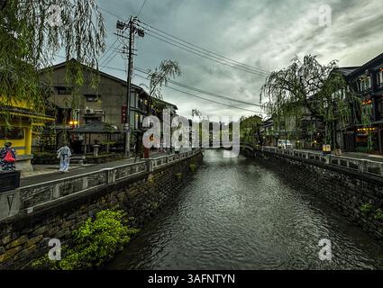 Der Maruyama River verläuft durch Kinosakionsen, Präfektur Hyogo, Kansai, Japan Stockfoto