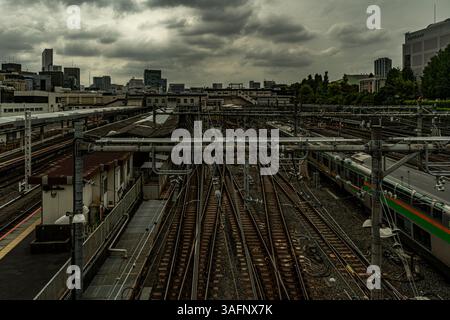 Bahngleise am Bahnhof Ueno in Tokio, Japan Stockfoto