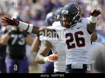 22. September 2012 - Fort Worth, TX, USA - Texas Christian Cornerback Maurice Canady (26) feiert am Samstag, den 22. September 2012, in Fort Worth, Texas, die Genesung eines Texas Christian Fumble während der ersten Halbzeit. im Amon G. Carter Stadium in Fort Worth, Texas. TCU besiegte Virginia mit 27:7. (Kreditbild: © Brandon Wade/MCT/ZUMAPRESS.com) Stockfoto