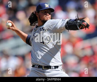 23. September 2012 – Washington, DC, USA – Milwaukee Brewers Starting Pitcher Yovani Gallardo (49) liefert gegen die Washington Nationals im dritten Inning im Nationals Park in Washington, D.C., Sonntag, 23. September 2012. (Kreditbild: © Chuck Myers/MCT/ZUMAPRESS.com) Stockfoto