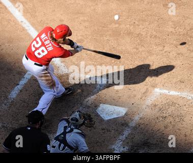 23. September 2012 – Washington, DC, USA – der Rechtsfeldspieler Jayson Werth (28) der Washington Nationals trifft im fünften Inning gegen die Milwaukee Brewers im Nationals Park in Washington, D.C. am Sonntag, den 23. September 2012 einen RBI Opferflug. (Kreditbild: © Chuck Myers/MCT/ZUMAPRESS.com) Stockfoto