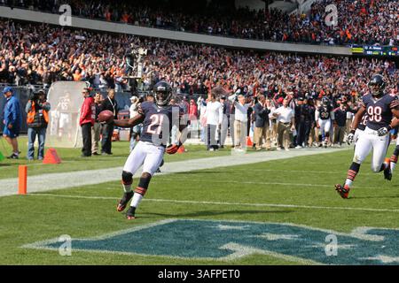 23. September 2012 – Chicago, IL, USA – Chicago trägt ein starkes Lächeln, nachdem er am Sonntag, den 23. September 2012 gegen die St. Louis Rams im Soldier Field in Chicago, Illinois, einen Touchdown erzielte. Die Chicago Bears besiegten die St. Louis Rams mit 23:6. (Bild: © Nuccio Dinuzzo/MCT/ZUMAPRESS.com) Stockfoto