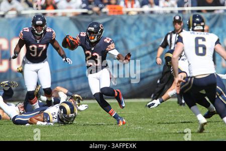 23. September 2012 – Chicago, IL, USA – Chicago Bears Wide Receiver Devin Hester (23) kehrt den Ball gegen die St. Louis Rams während der ersten Spielhälfte im Soldier Field in Chicago, Illinois, am Sonntag, den 23. September 2012 zurück. Die Chicago Bears besiegten die St. Louis Rams mit 23:6. (Bild: © Nuccio Dinuzzo/MCT/ZUMAPRESS.com) Stockfoto
