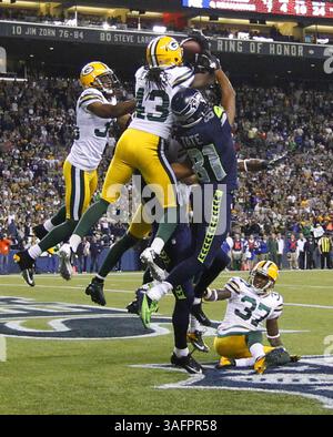 24. September 2012 - Seattle, WA, USA - die Schiedsrichter meldeten nach dem Spiel am Montag Abend unterschiedliche Anrufe. Es wurde schließlich über einen Touchdown entschieden, der den Seahawks einen Sieg von 14-12 gab, um die Green Bay Packers am 24. September 2012 im CenturyLink Field in Seattle, Washington, zu besiegen. Seattle Seahawks. (Kreditbild: © Rick Wood/MCT/ZUMAPRESS.com) Stockfoto
