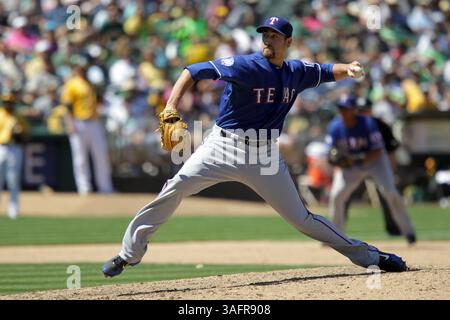 18. Juli 2012 - Oakland, CA, USA - der Texas Rangers Pitcher Michael Kirkman (50) wirft am Mittwoch, 18. Juli 2012, im O.Co Coliseum in Oakland, Kalifornien, den achten Inning gegen die Oakland Athletics. Athletics gewann mit 4:3. (Bild: © Anda Chu/Oakland Tribune/MCT/ZUMAPRESS.com) Stockfoto