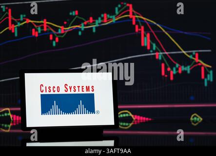 Bayern, Deutschland - 7. April 2025: In dieser Abbildung wird das Logo von Cisco Systems, Inc. Auf einem Monitor angezeigt. NUR REDAKTIONELLE VERWENDUNG! Stockfoto