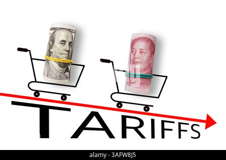 100 Dollar und 100 Yuan auf weißem Hintergrund mit dem Wort Tarifs. Handel und Zollkrieg ZWISCHEN DEN USA und China. Wirtschaftskrise, Inflation und Rohstoffpreise Stockfoto