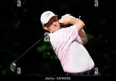 TP 252802 garn Chrysler 10..BILDUNTERSCHRIFT: (Palm Harbor, FL 17.10.2006)..Ernie Els sieht seinen Abschlag auf dem 11. Fairway während der dritten Runde des Chrysler Classic..JOSEPH GARNETT, JR. | Times..STORY SUMMARY:Feature und Action aus der Chrysler Championship im Westin Innisbrook in Palm Harbor. Bitte erkundigen Sie sich bei Bob Harig, wen er präsentieren wird. Im Allgemeinen suchen wir ab Dienstag und Mittwoch nach Funktionen (Credit Image: St. Petersburg Times/ZUMAPRESS.com). Stockfoto