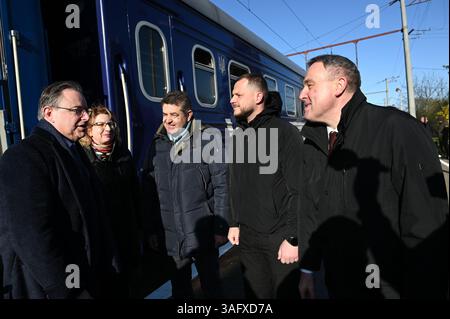 Kiew, Ukraine. April 2025. Premierminister Bart de Wever, im Bild bei der Ankunft am Bahnhof Nemischaieve in Kiew, während eines diplomatischen Besuchs in Kiew, Ukraine, am Dienstag, den 08. April 2025. Der belgische Premierminister de Wever ist für einen eintägigen Besuch in der Ukraine. BELGA FOTO JUSTIN YAU Credit: Belga News Agency/Alamy Live News Stockfoto
