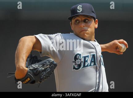 12. April 2012 - Arlington, TX, USA - die Jason Vargas der Seattle Mariners spielen am Mittwoch, den 12. April 2012, in Arlington gegen die Texas Rangers. Texas. Die Rangers haben mit 5:3 gewonnen. (Bild: © Rodger Mallison/Fort Worth Star-Telegram/MCT/ZUMAPRESS.com) Stockfoto