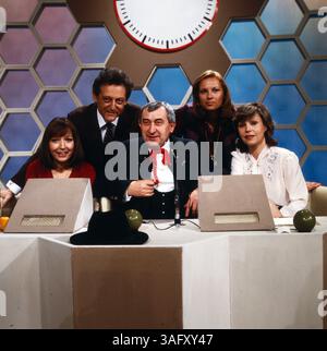 Dalli Dalli, Ratesendung mit Moderator Hans Rosenthal (Links oben), hier mit Assistentin Monika Sundermann und der Jury Brigitte Xander, Georg Lohmeier und Mady Riehl in der Sendung vom 20. März 1980. Stockfoto