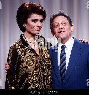 Dalli Dalli, Ratesendung mit Moderator Hans Rosenthal mit Stargast Daliah Lavi in der Sendung am 24. November 1983. Stockfoto