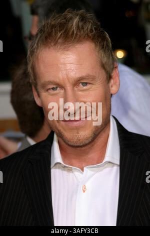 Mai 2004; Universal City, CA, USA; RICHARD ROXBURGH bei der „Van Helsing“-Premiere im Universal Amphitheatre. (Bild: Scott Weiner/ZUMAPRESS.com) Stockfoto