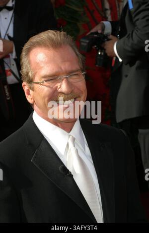September 2004; Los Angeles, CA, USA; EMMYS 2004: PAT O’BRIEN kommt zu den 56. jährlichen Primetime-Emmy-Awards im Shrine Auditorium in Los Angeles. (Bild: Scott Weiner/ZUMAPRESS.com) Stockfoto