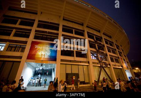 August 2008 - Peking, China - das renovierte Beijing Worker Stadium ist Austragungsort von Olympischen Fußballspielen. Der Veranstaltungsort wurde ursprünglich 1959 erbaut – eines der „zehn großen“ Gebäude, das in 10 Monaten von einer Armee von 100.000 Arbeitern unter Mao Zedong errichtet wurde (Credit Image: Tim Wagner/ZUMAPRESS.com) Stockfoto