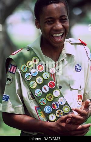 Christopher Pugh, 16, Oxon Hill, MD, eine Life Scout-Truppe 1551, trägt stolz sein Abzeichen, das er bei der Scouting on the Mall-Veranstaltung des National Capitol Area Council am 13. Mai 2000 trägt. (Bild: Washington Times/ZUMAPRESS.com) Stockfoto