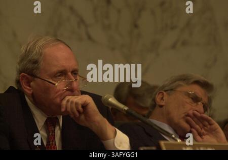 Senat Armed Services Committee Ranking-Mitglied Carl Levin (D-mich), links, und Vorsitzender John Warner (Credit Image: The Washington Times/ZUMAPRESS.com) Stockfoto