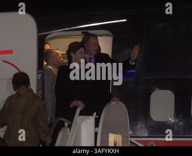 Der designierte Präsident George W. Bush und seine Frau Laura treffen am 17. Dezember am Flughafen Dulles ein. (Bild: Washington Times/ZUMAPRESS.com) Stockfoto
