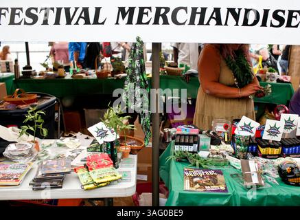 19. August 2012 - Seattle, Washington, USA - die Menschen nehmen an Hempfest in Seattle Teil. Die jährliche Veranstaltung ist das größte Marihuana-Festival des Landes. (Bild: © Nick Adams/ZUMAPRESS.com) Stockfoto