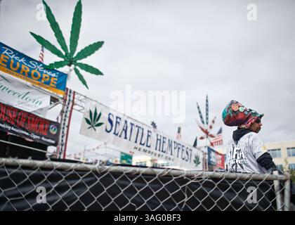 19. August 2012 - Seattle, Washington, USA - die Menschen nehmen an Hempfest in Seattle Teil. Die jährliche Veranstaltung ist das größte Marihuana-Festival des Landes. (Bild: © Nick Adams/ZUMAPRESS.com) Stockfoto