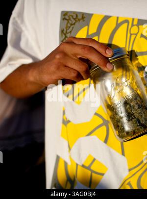 19. August 2012 - Seattle, Washington, USA - die Menschen nehmen an Hempfest in Seattle Teil. Die jährliche Veranstaltung ist das größte Marihuana-Festival des Landes. (Bild: © Nick Adams/ZUMAPRESS.com) Stockfoto