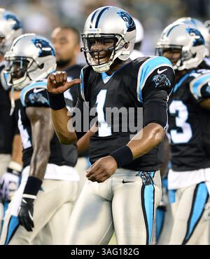 26. August 2012 - East Rutherford, NJ, USA - Carolina Panthers Quarterback Cam Newton genießt die Musik vor dem Spiel während des Aufwärmens am Sonntag, 26. August 2012 im MetLife Stadium in East Rutherford, New Jersey. Die Jets waren Gastgeber der Carolina Panthers. (Bild: © Jeff SINER/Charlotte Observer/MCT/ZUMAPRESS.com) Stockfoto