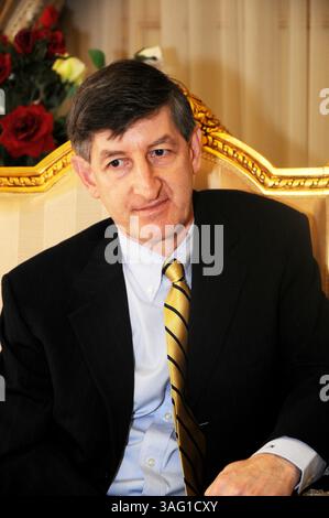 28. August 2012 - Tunis, Tunesien - Herr Jacob Walles neuer US-Botschafter in Tunis bei einem Treffen mit dem Minister für Menschenrechte und Übergangsjustiz im Rahmen der Zusammenarbeit zwischen den beiden Ländern im Bereich der Menschenrechte und der Übergangsjustiz und dem Erfolg des demokratischen Experiments in Tunesien (Credit Image: © Chokri Mahjoub/ZUMAPRESS.com) Stockfoto