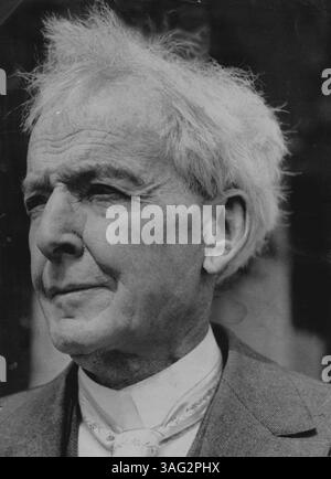 Der Pflanzenzauberer von Kalifornien oben ist abgebildet Luther Burbank, der weltberühmte Pflanzenzauberer und Gartenbauer, das erste Mal seit vielen Jahren im Bild. Dieses sehr hervorragende Abbild des bekannten Mannes wurde in seinem Haus in Santa Rosa gemacht und zeigt ihm, wie er heute ist, nur ***** Von schwerer Krankheit erholt. Herr Burbank ***** Sein 75.. Geburtstag im März. 05. April 1948. (Foto von International Newsreel Photo) Stockfoto