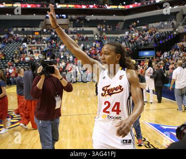 2. Oktober 2012: Indianapolis, Indiana, USA - 2. Oktober 2012: Während eines Playoff-Spiels zwischen den Atlanta Dream und dem Indiana Fever im Bankers Life Fieldhouse in Indianapolis, Indiana. (Bild: © Pat Lovell/Cal Sport Media/ZUMAPRESS.com) Stockfoto
