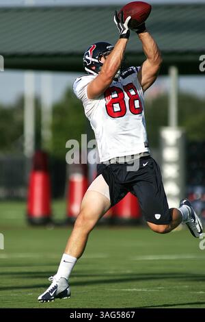 JUL 30 2012: Houston Texans Tight End Garrett Graham #88 erreicht, um während des Trainingslagers der Houston Texans vom Methodist Training Center im Reliant Stadium in Houston, Texas, einen Fang zu machen. (Bild: © Erik Williams/Cal Sport Media/ZUMAPRESS.com) Stockfoto