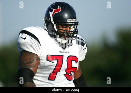 JULI 30 2012: Houston Texans Offensive Lineman Duane Brown #76 während des Trainingslagers der Houston Texans vom Methodist Training Center im Reliant Stadium in Houston, Texas. (Bild: © Erik Williams/Cal Sport Media/ZUMAPRESS.com) Stockfoto