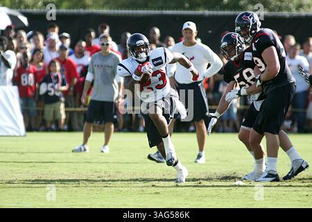 JULI 30 2012: Houston Texans Running Back Arian Foster #23 läuft während des Houston Texans Trainingscamps vom Methodist Training Center im Reliant Stadium in Houston, Texas. (Bild: © Erik Williams/Cal Sport Media/ZUMAPRESS.com) Stockfoto