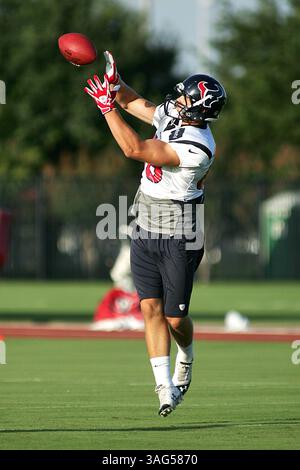 JUL 30 2012: Garrett Graham #88 springt im Methodist Training Center im Reliant Stadium in Houston, Texas, um im Trainingscamp der Houston Texans einen Fang zu machen. (Bild: © Erik Williams/Cal Sport Media/ZUMAPRESS.com) Stockfoto