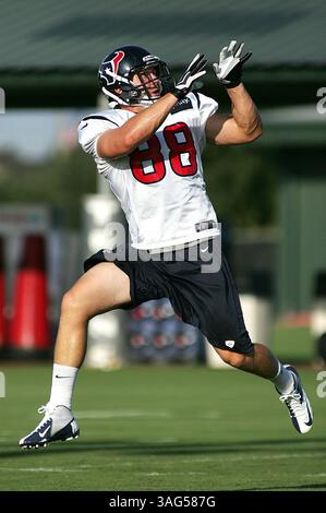 JUL 30 2012: Houston Texans Tight End Garrett Graham #88 erreicht, um während des Trainingslagers der Houston Texans vom Methodist Training Center im Reliant Stadium in Houston, Texas, einen Fang zu machen. (Bild: © Erik Williams/Cal Sport Media/ZUMAPRESS.com) Stockfoto