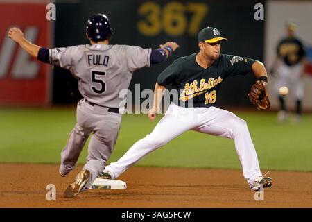 31. Juli 2012: Oakland, CA, USA – Sam Fuld (5) der Tampa Bay Rays ist am Dienstag, den 31. Juli 2012, im sechsten Inning im O.Co Coliseum in Oakland, Kalifornien, auf dem zweiten Platz. (Bild: © Ray Chavez/Oakland Tribune/MCT/ZUMAPRESS.com) Stockfoto