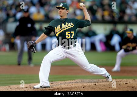 31. Juli 2012 - Oakland, KALIFORNIEN, USA - Oakland Athletics Pitcher Tommy Milone liefert am Dienstag, den 31. Juli 2012, im dritten Inning im O.Co Coliseum in Oakland, Kalifornien, gegen die Tampa Bay Rays. (Bild: © Ray Chavez/Oakland Tribune/MCT/ZUMAPRESS.com) Stockfoto
