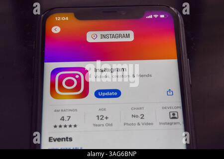 London, England, Großbritannien. April 2025. Instagram-App auf einem iPhone wie Meta ankündigt, hat es die Livestream-Funktion für Kinder unter 16 Jahren blockiert, es sei denn, sie haben die Erlaubnis ihrer Eltern. (Kreditbild: © Vuk Valcic/ZUMA Press Wire) NUR REDAKTIONELLE VERWENDUNG! Nicht für kommerzielle ZWECKE! Stockfoto