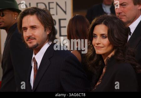 Januar 2002; Beverly Hills, CA, USA; Schauspielerin COURTENEY COX & Ehemann/Schauspieler DAVID ARQUETTE bei den 59. jährlichen Golden Globe Awards im Beverly Hilton Hotel. (Kreditbild: LoRa Voigt/ZUMAPRESS.com) Stockfoto