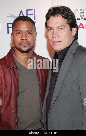 November 2005; Hollywood, CA, USA; SCHAUSPIELER CUBA GOODING JR. Und JULIO CESAR CEDILLO beim AFI Film Festival, der Vorstellung von "die drei Begräbnisse von Melquiades Estrada", die im ägyptischen Theater in Hollywood stattfand. (Kreditbild: Jerome Ware/ZUMAPRESS.com) Stockfoto