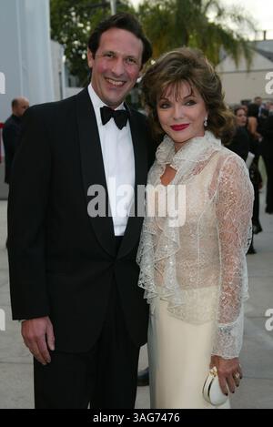März 2002; Hollywood, CA, USA; Oscars 2002: Schauspielerin JOAN COLLINS und Ehemann PERCY GIBSON bei der 74. Annual Academy Awards Vanity Fair Party. (Kreditbild: SGN/ZUMAPRESS.com) Stockfoto