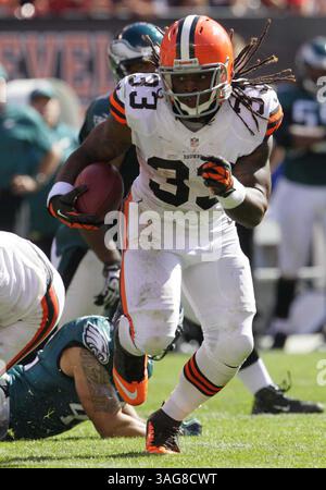 9. September 2012 – Cleveland, OH, USA – Cleveland Browns Running Back Trent Richardson spielt im dritten Quartal im Cleveland Browns Stadium am Sonntag, 9. September 2012 in Cleveland, Ohio, um einen ersten Niederschlag gegen Philadelphia Eagles. Die Eagles besiegten die Browns mit 17:16. (Kreditbild: © Karen Schiely/MCT/ZUMAPRESS.com) Stockfoto