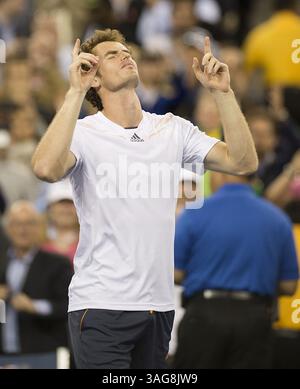 10. September 2012 - Flushing Meadow, NJ, USA - Andy Murray gewinnt das Herrenfinale des US Open-Tennisturniers, nachdem er Novak Djokovic im USTA Billie Jean King National Tennis Center in Flushing Meadow, New York, am Montag, den 10. September 2012 besiegt hat. (Bild: © J. Conrad Williams/MCT/ZUMAPRESS.com) Stockfoto