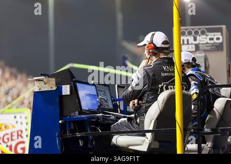 DARLINGTON, SC – 12. MAI 2012: Jimmie Johnson (48) hält Denny Hamlin und den Rest des Feldes im Bojangles Southern 500 auf dem Darlington Raceway in Darlington, SC, vor. Dieser Sieg ist der 200. Sieg für Hendrick Motorsports (Bild: © ASP/Cal Sport Media/ZUMAPRESS.com) Stockfoto