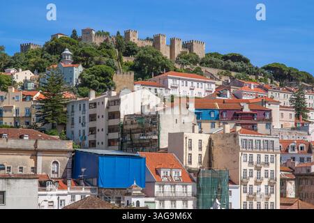 Panorama der Stadt Lissabon eine Touristenattraktion mit ihren sieben Hügeln, verwinkelten Gassen und mit Fliesen verzierten Fassaden. Stockfoto