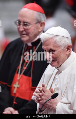 11. Juni 2012 – Rom, Italien – Papst BENEDIKT XVI. Eröffnete den kirchlichen Konvent der Diözese rom in der Johanniskirche in Laterano. (Bild: © Evandro Inetti/ZUMAPRESS.com) Stockfoto