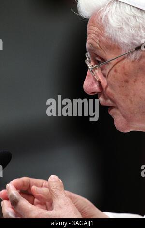 11. Juni 2012 – Rom, Italien – Papst BENEDIKT XVI. Eröffnete den kirchlichen Konvent der Diözese rom in der Johanniskirche in Laterano. (Bild: © Evandro Inetti/ZUMAPRESS.com) Stockfoto